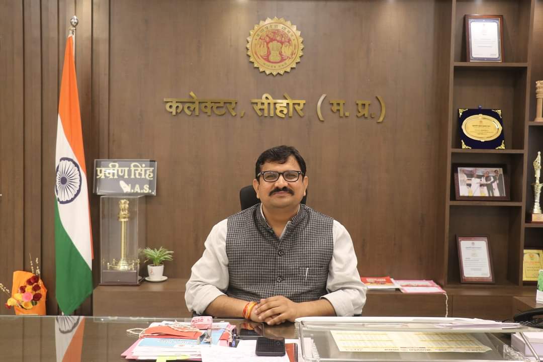 कलेक्टर प्रवीण सिंह ने होली पर्व की जिलेवासियों को बधाई दी<br>