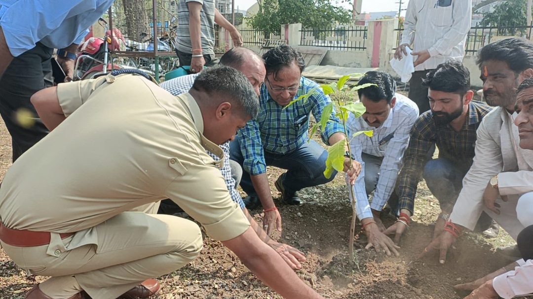 शासकीय आईटीआई रायसेन में किया गया पौधरोपण