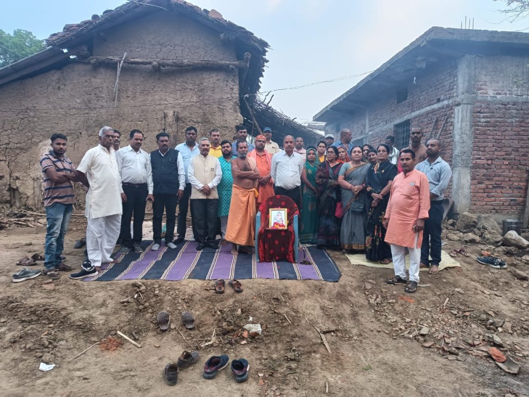 मृतक वृद्ध ब्राह्मण महिला के परिजनों से मिले ब्राह्मण सेवा संस्थान के पदाधिकारी*<br>