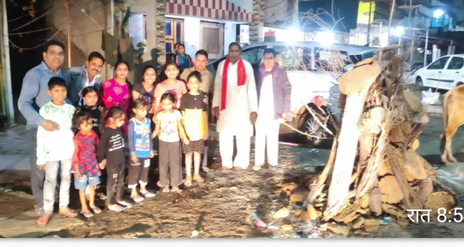 नगर में अनेक स्थानों पर हुआ होलिका दहन