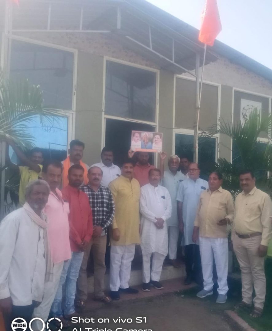 भाजपा ने मनाया स्थापना दिवस पार्टी का किया ध्वजारोहण