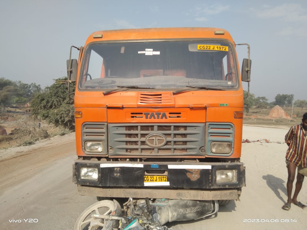 आर. टी.ओ. बैरियर चौक बरहागुडा तिराहा में एक ट्रेलर वाहन द्वारा एक्सीडेंट की घटना