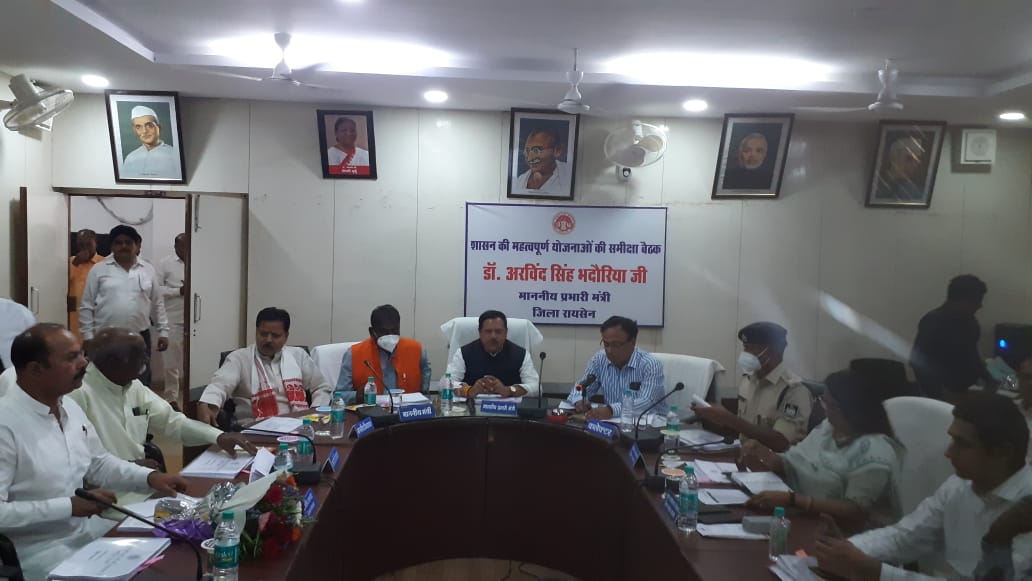 जरूरतमंदों तक सुगमता से पहुंचे सरकार की योजनाओं का लाभ- प्रभारी मंत्री डॉ भदौरिया