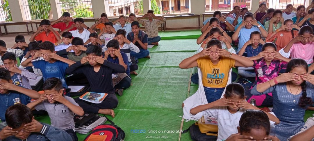 सरस्वती शिशु मंदिर में निःशुल्क इंग्लिश क्लास के साथ योगासन_प्राणायाम की मासिक शिविर शुभारंभ