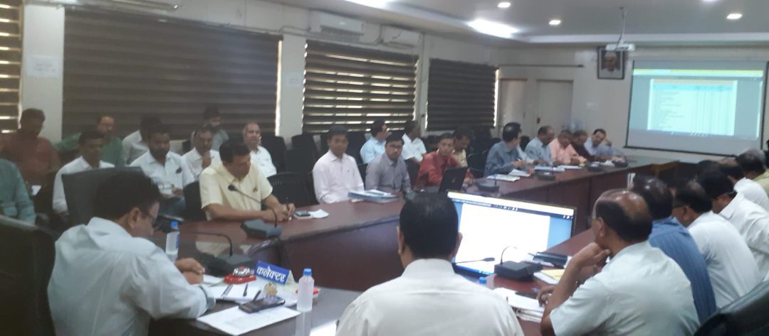 टीएल बैठक में कलेक्टर श्री दुबे ने की सीएम हेल्पलाईन तथा योजनाओं की समीक्षा