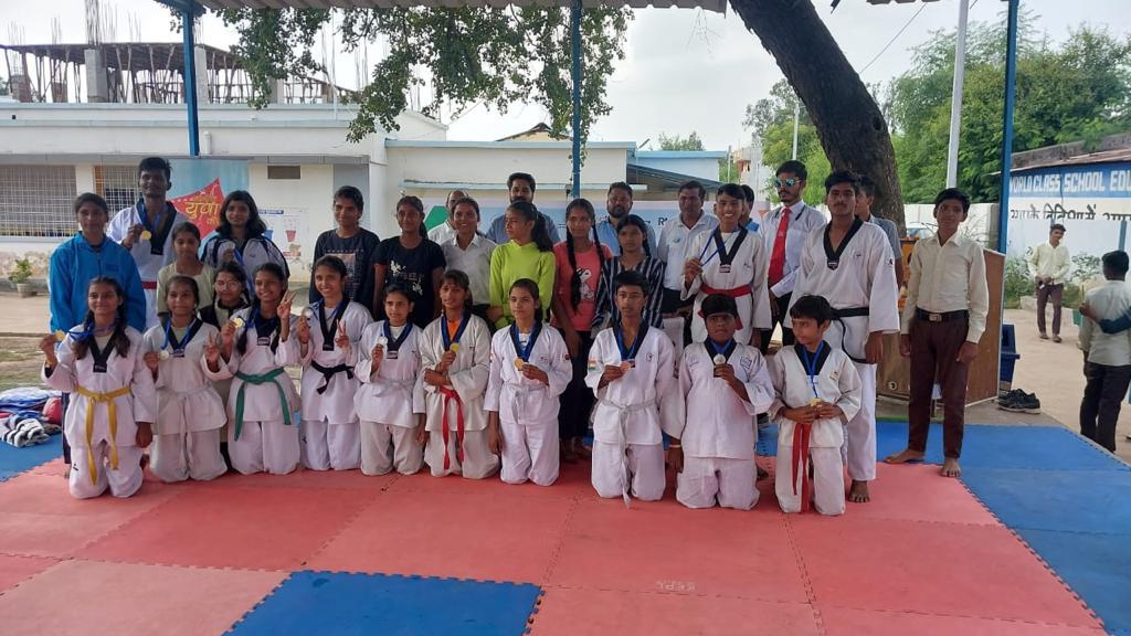 हाँकी के सर्वकालीन महान खिलाड़ी व जादूगर पद्म भूषण मेजर ध्यानचंद जी का जन्मदिन “राष्ट्रीय खेल दिवस “ 29 अगस्त 2023 का आयोजन रायसेन ज़िले के सभी विकासखंडों में सम्पन्न हुआ