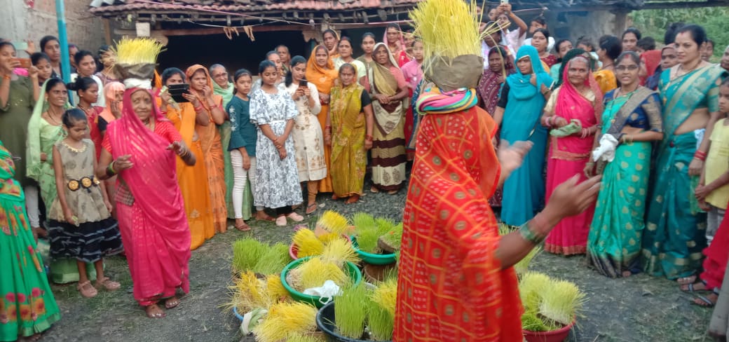 पारंपरिक रूप से मना रक्षा बंधन एवं भुजरिया कार्यक्रम।