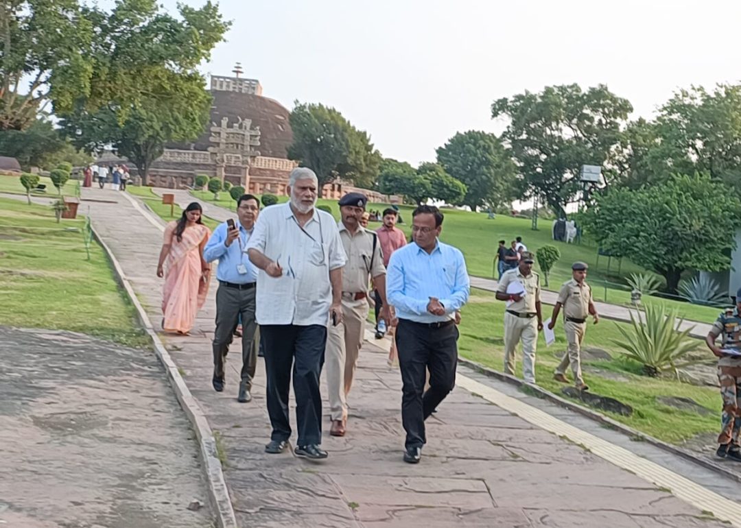 भारत निर्वाचन आयोग के वरिष्ठ उप निर्वाचन आयुक्त ने सांची स्तूप का किया भ्रमण