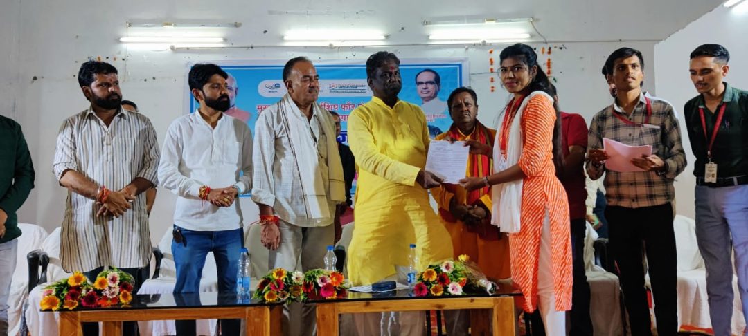 सरकार की योजनाओं की जानकारी जन-जन तक पहुचाएं- स्वास्थ्य मंत्री डॉ चौधरी