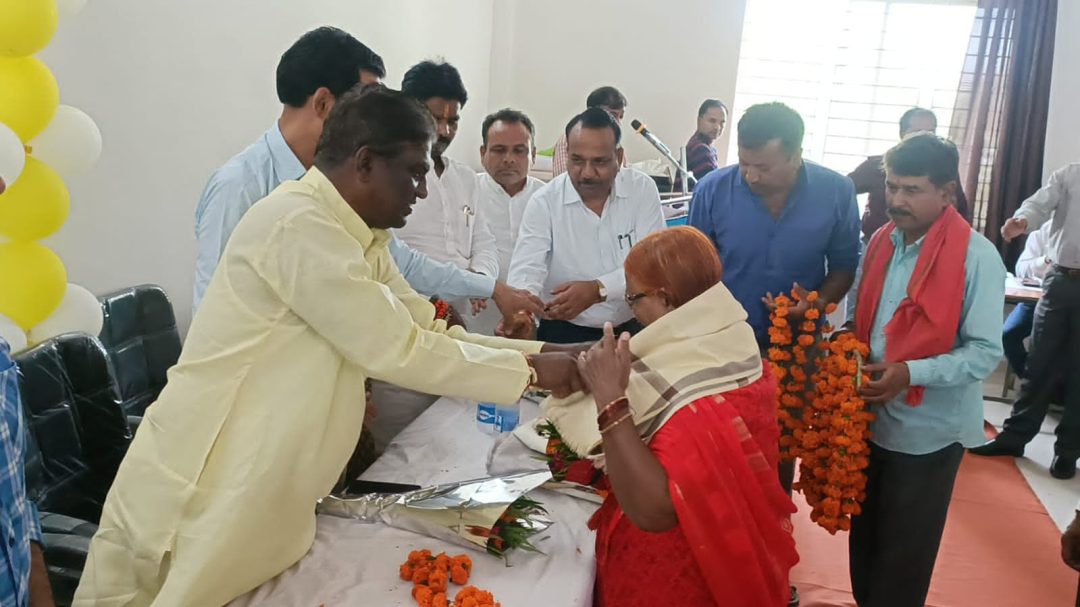 शिक्षक बच्चों के भविष्य को आकार देकर राष्ट्र के भावी भविष्य का निर्माण करते है- स्वास्थ्य मंत्री डॉ चौधरी