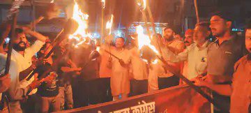 मणिपुर में हिंसा का सड़कों पर उतरकर विरोध : युकां ने निकाला मशाल जुलूस मोदी सरकार होश में आओ के जमकर लगाए नारे