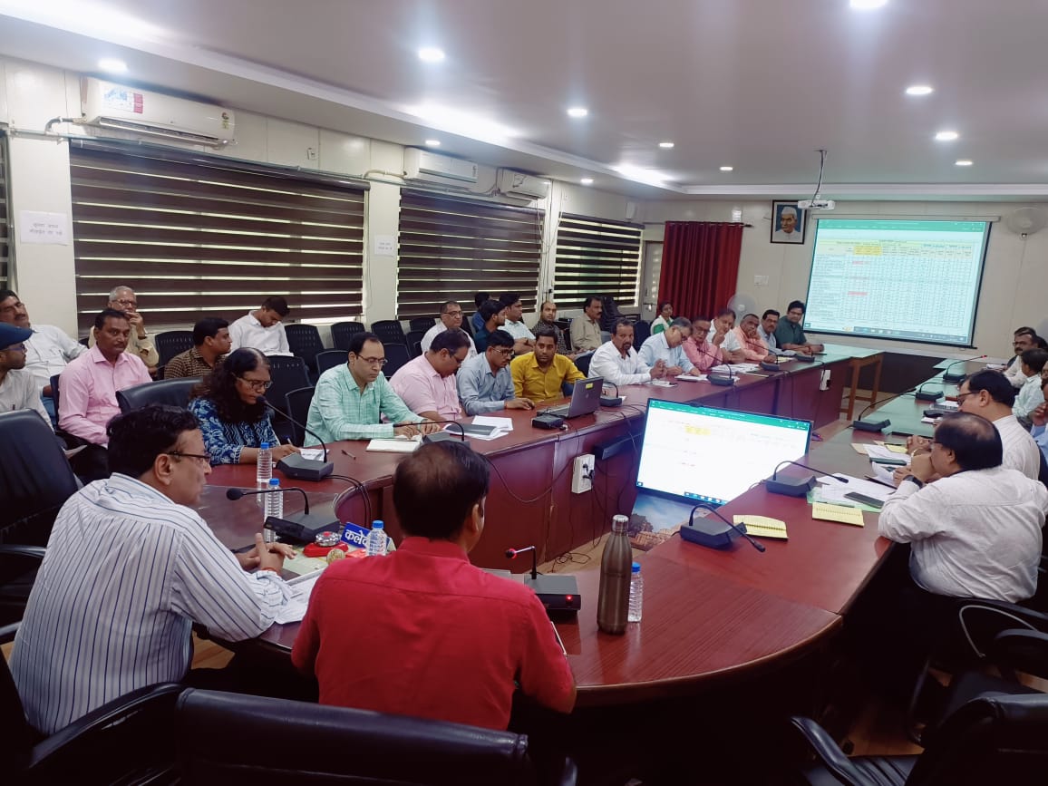 सीएम हेल्पलाईन का समयावधि में कराएं संतुष्टिपूर्ण निराकरण- कलेक्टर श्री दुबे