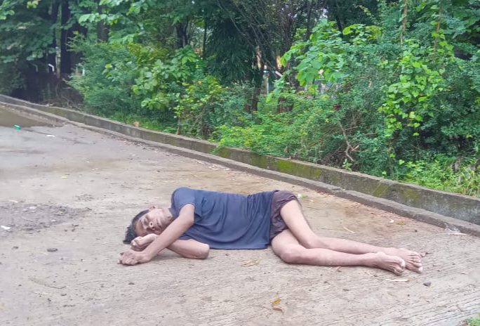 आज एक युवक सडक पर मृत अवस्था मे मिला ।पुलिस ने मर्ग कायम कर विवेचनाशुरू की।