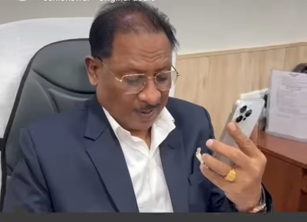 मुख्यमंत्री ने कुरूद के दिव्यांग चित्रकार को फोन लगाकर एनसीईडिपि ,हेलेन अवार्ड, मिलने पर दी बधाई,