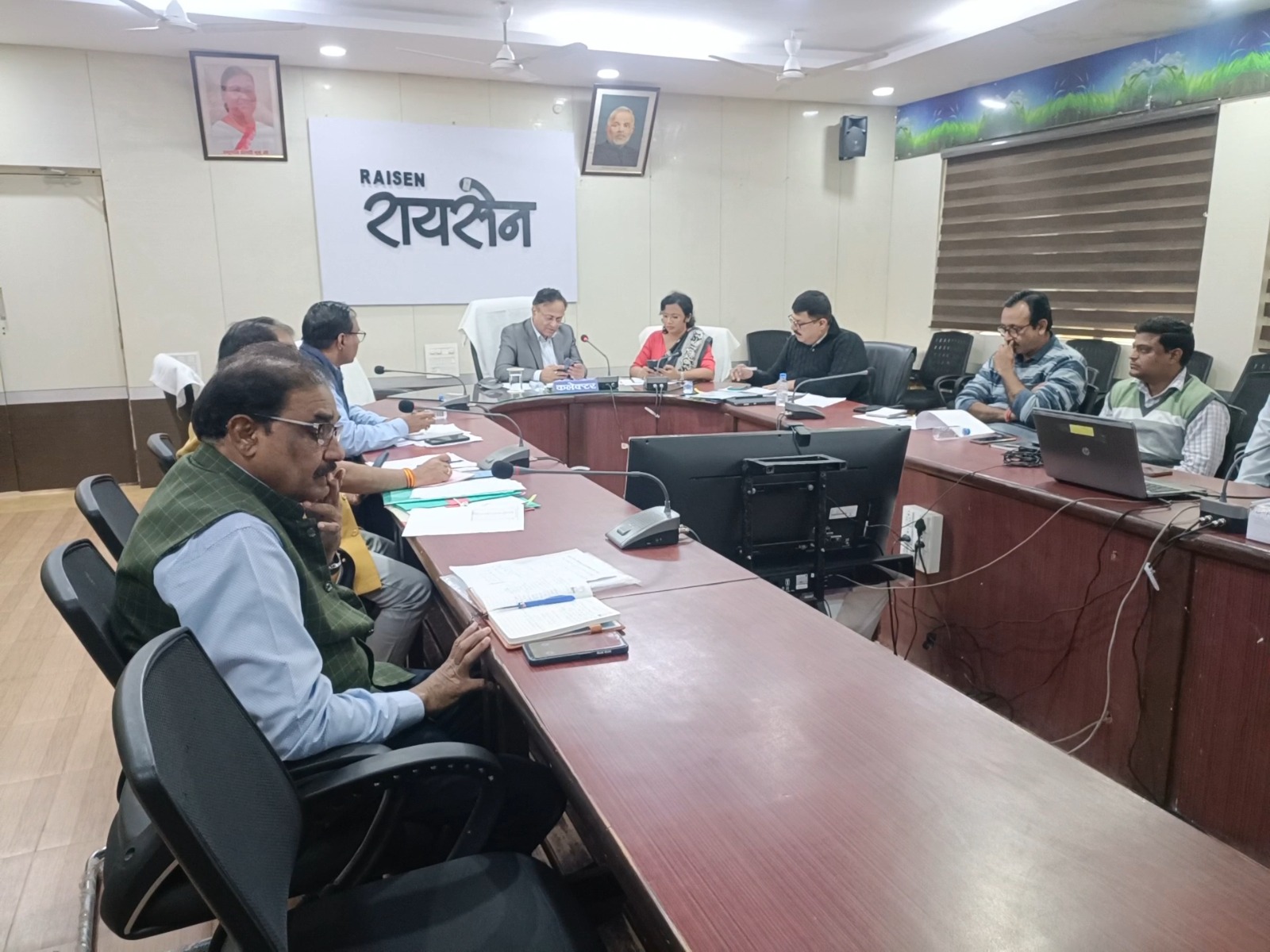 कलेक्टर श्री दुबे ने राजस्व महाअभियान 3.0 की समीक्षा कर सभी राजस्व प्रकरणों का निराकरण सुनिश्चित करने के दिए निर्देश