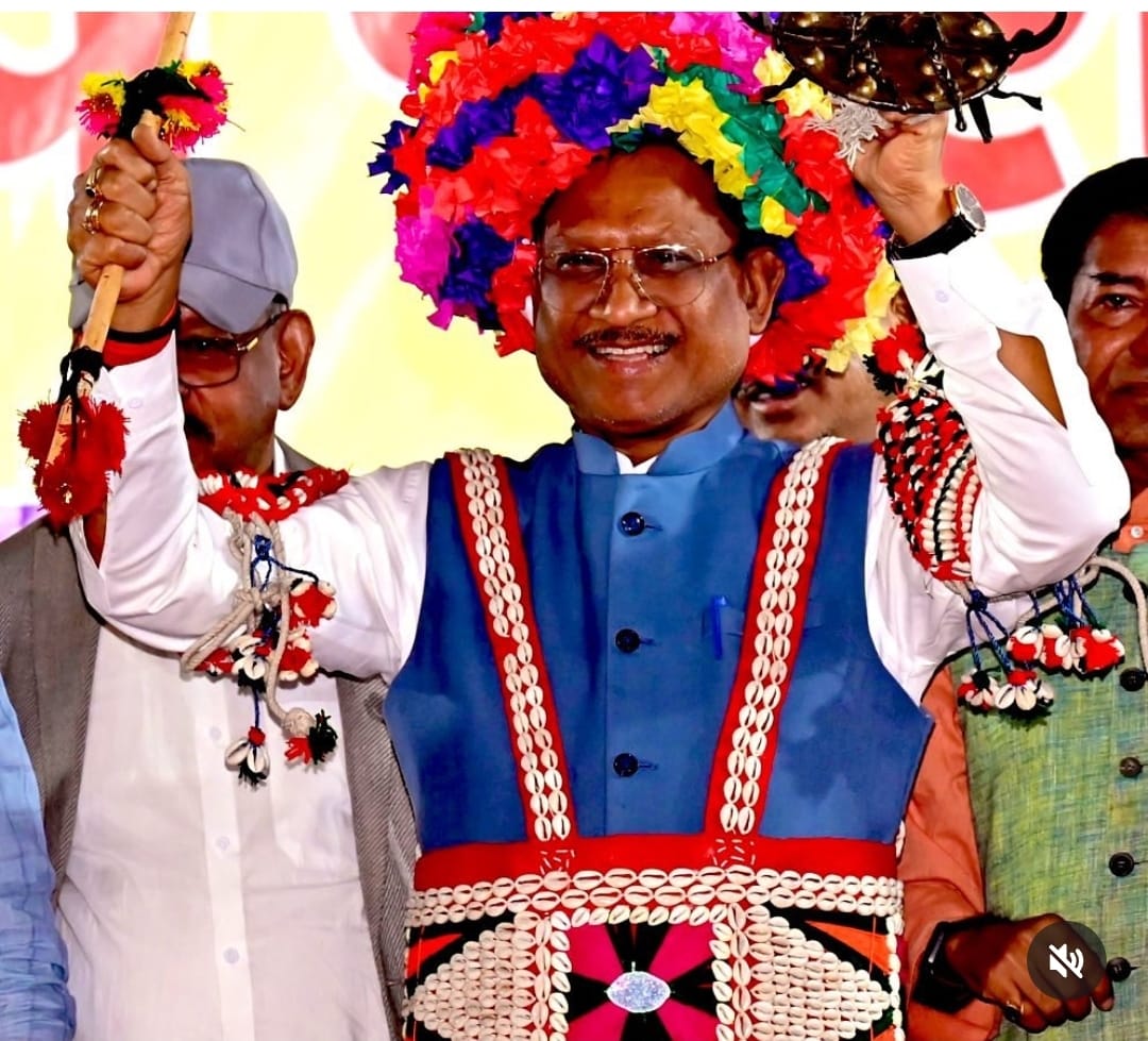 बिलासपुर में आयोजित 47 वां राउत नाचा महोउत्सव मे पारंपरिक वेशभूषण में दिखे मुख्यमंत्री विष्णु देव सायं।