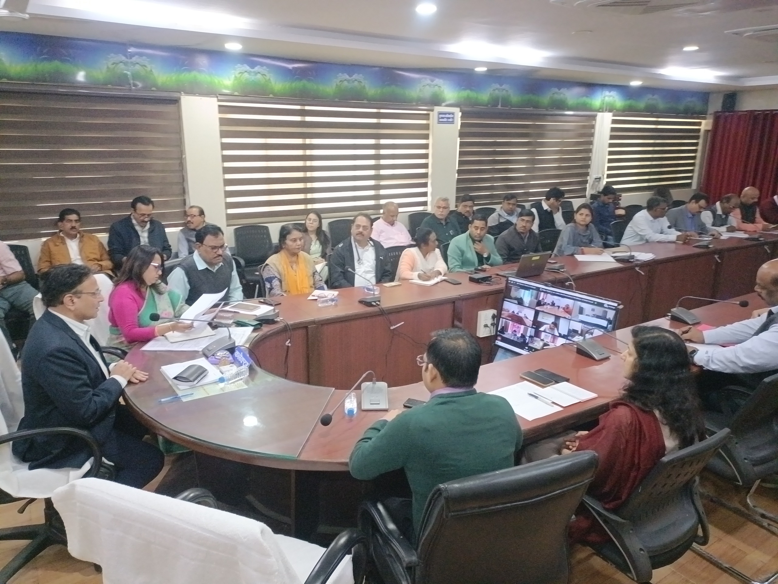 टीएल बैठक में कलेक्टर श्री दुबे ने की सीएम हेल्पलाईन और विभागीय गतिविधियों की समीक्षा