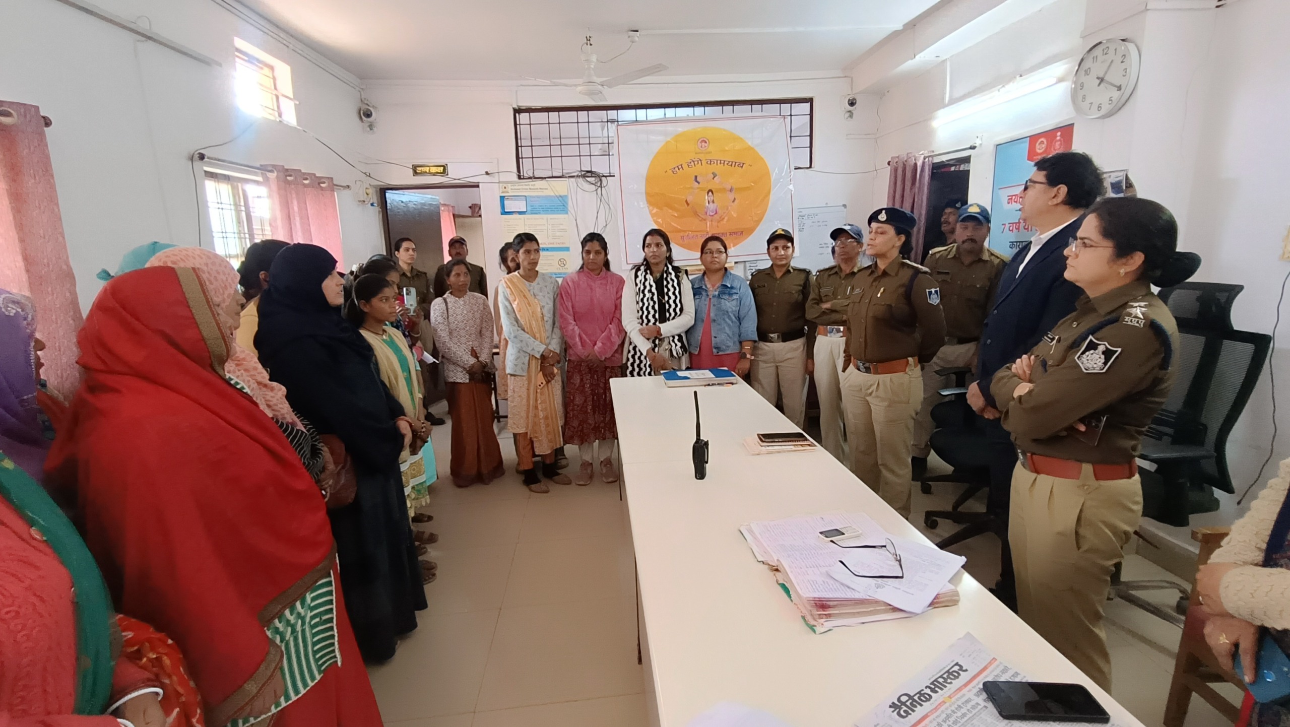 जेण्डर आधारित हिंसा की रोकथाम हेतु मनाया जा रहा है हम होंगे कामयाब पखवाड़ामहिलाओं तथा किशोरियों ने वन स्टॉप सेंटर, महिला पुलिस थाना तथा ऊर्जा महिला हेल्प डेस्क का भ्रमण कर जानी कार्यप्रणाली