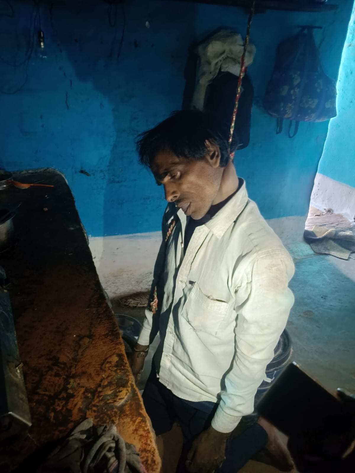 आज एक व्यक्ति ने वार्ड नं1 में फांसी पर झूलकर जीवन लीला समाप्त कर ली।