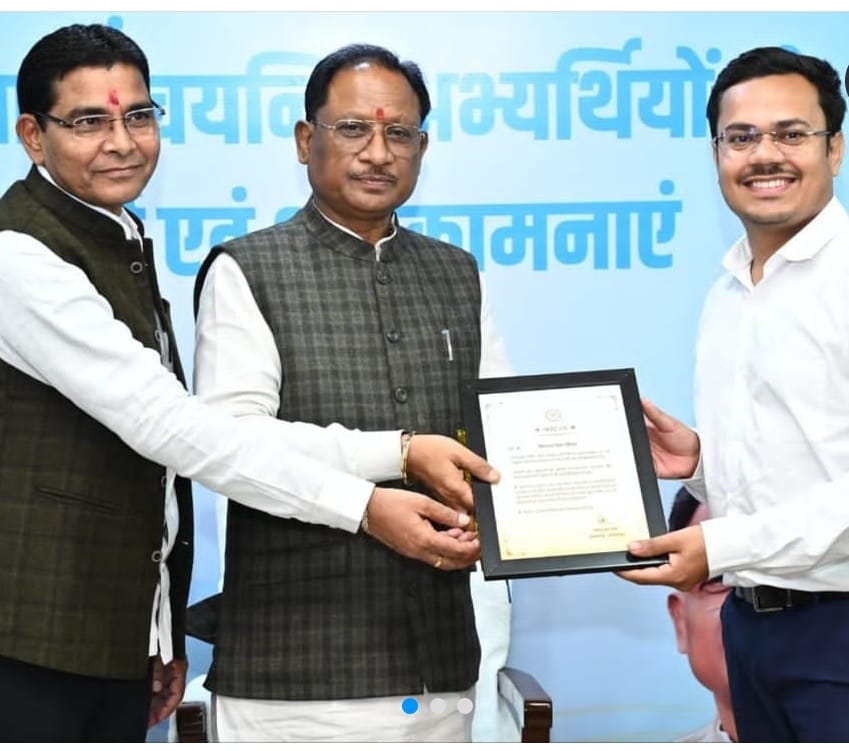 मुख्यमंत्री ने सिविल सेवा परीक्षा सफल अभ्यार्थियों भारतीयों से मुलाकात की ।