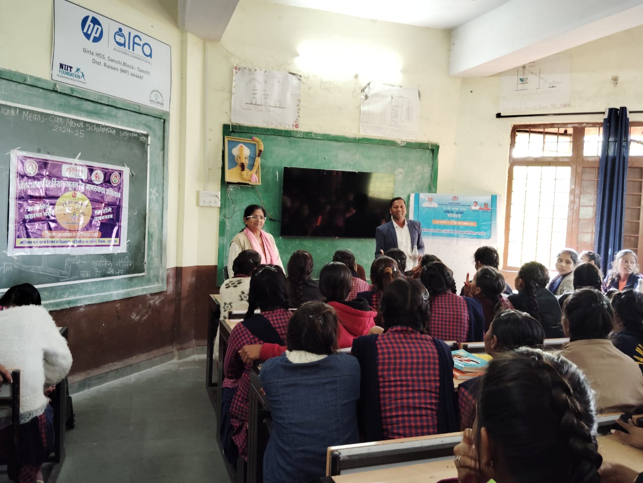 सांची स्थित शासकीय कन्या विद्यालय में गुड टच बेड टच पर परिचर्चा का आयोजनछात्राओं को दी गई गुड टच, बेड टच की जानकारी