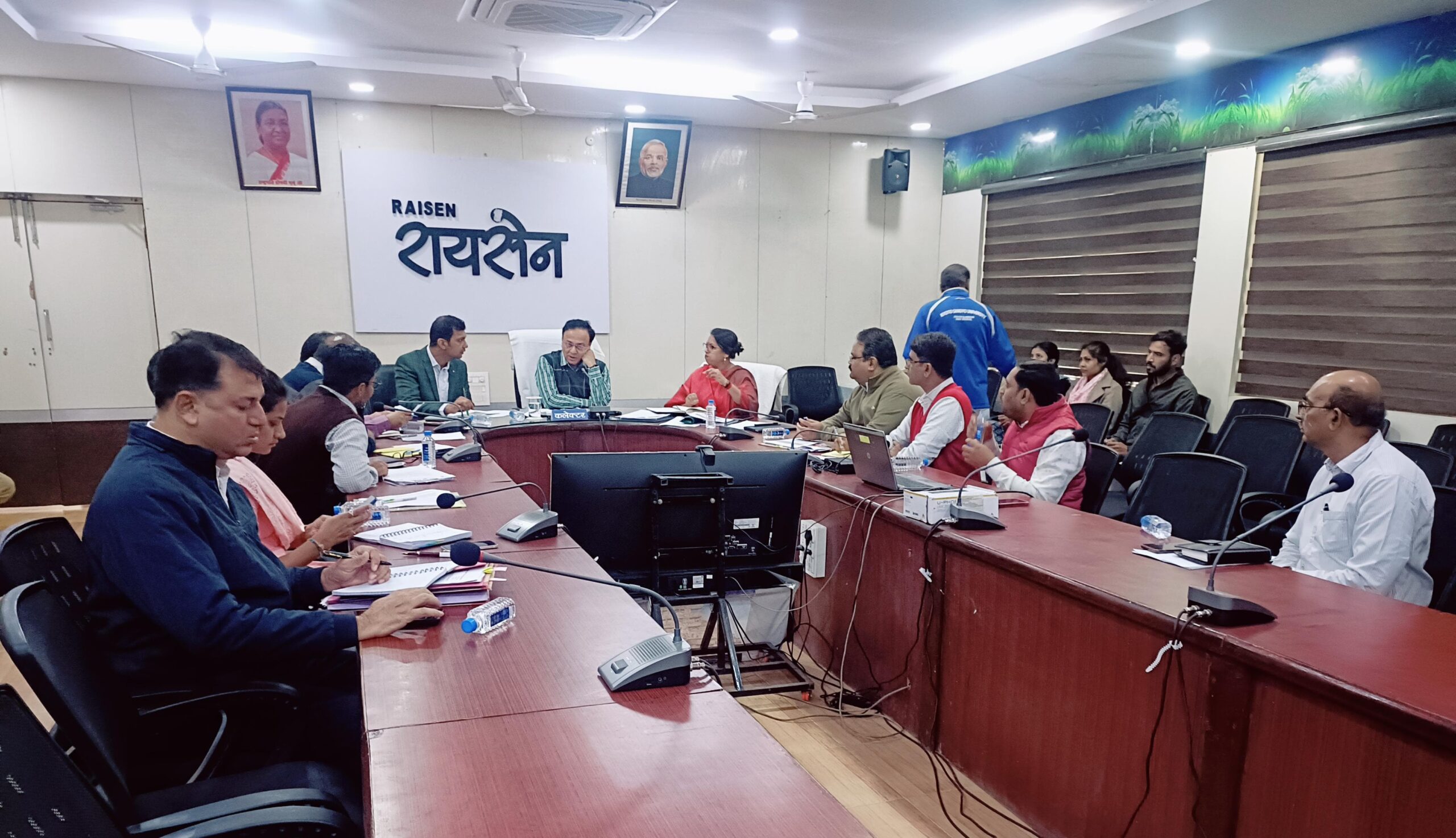 जिले के सभी 70 प्लस नागरिकों के आयुष्मान कार्ड बनाए जाएं- कलेक्टर श्री दुबेवीडियो कॉफ्रेंस के माध्यम से कलेक्टर श्री दुबे ने समीक्षा कर दिए दिशा-निर्देश