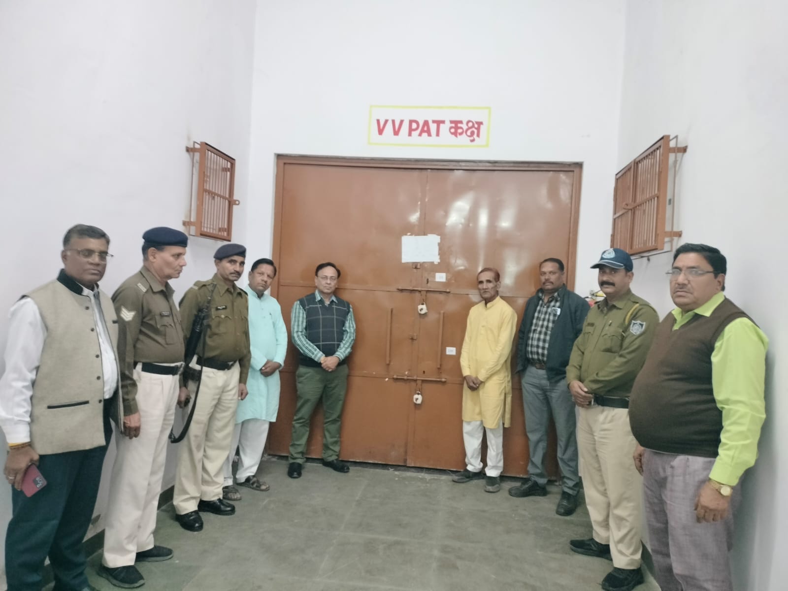 जिला निर्वाचन अधिकारी तथा राजनैतिक दलों के प्रतिनिधियों ने ईव्हीएम-व्हीव्हीपैट वेयरहाउस का किया निरीक्षण