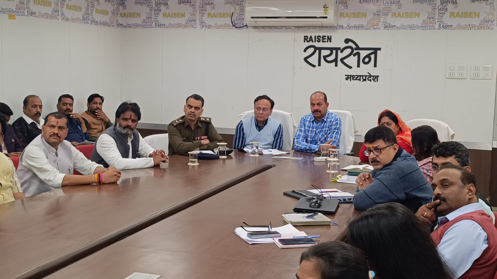 मुख्यमंत्री डॉ मोहन यादव ने आज भोपाल से वी.सी. के माध्यम से प्रदेश में 11 दिसंबर से प्रारंभ होने जा रहे ’जन कल्याण पर्व’ की तैयारियों की समीक्षा की।