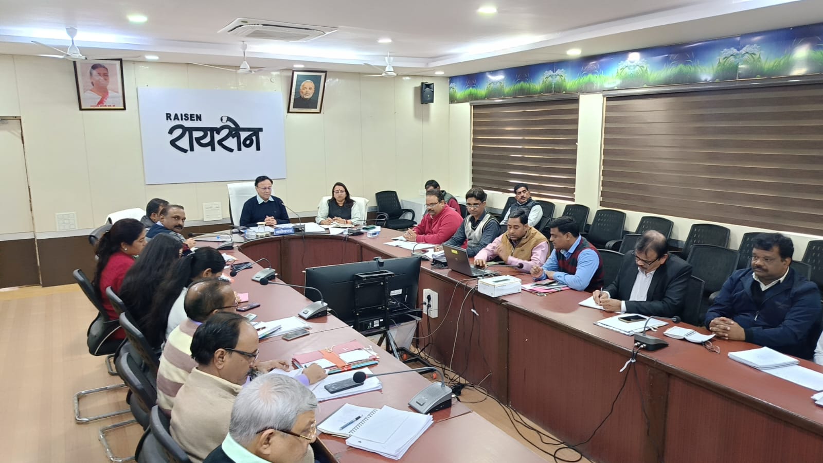 सरकार की जनकल्याणकारी योजनाओं का लाभ अंतिम पात्र हितग्राही तक पहुंचे- प्रभारी मंत्री श्री पंवारजनकल्याण पर्व और जनकल्याण अभियान की तैयारियों की जिला स्तरीय समीक्षा बैठक सह वीसी सम्पन्न