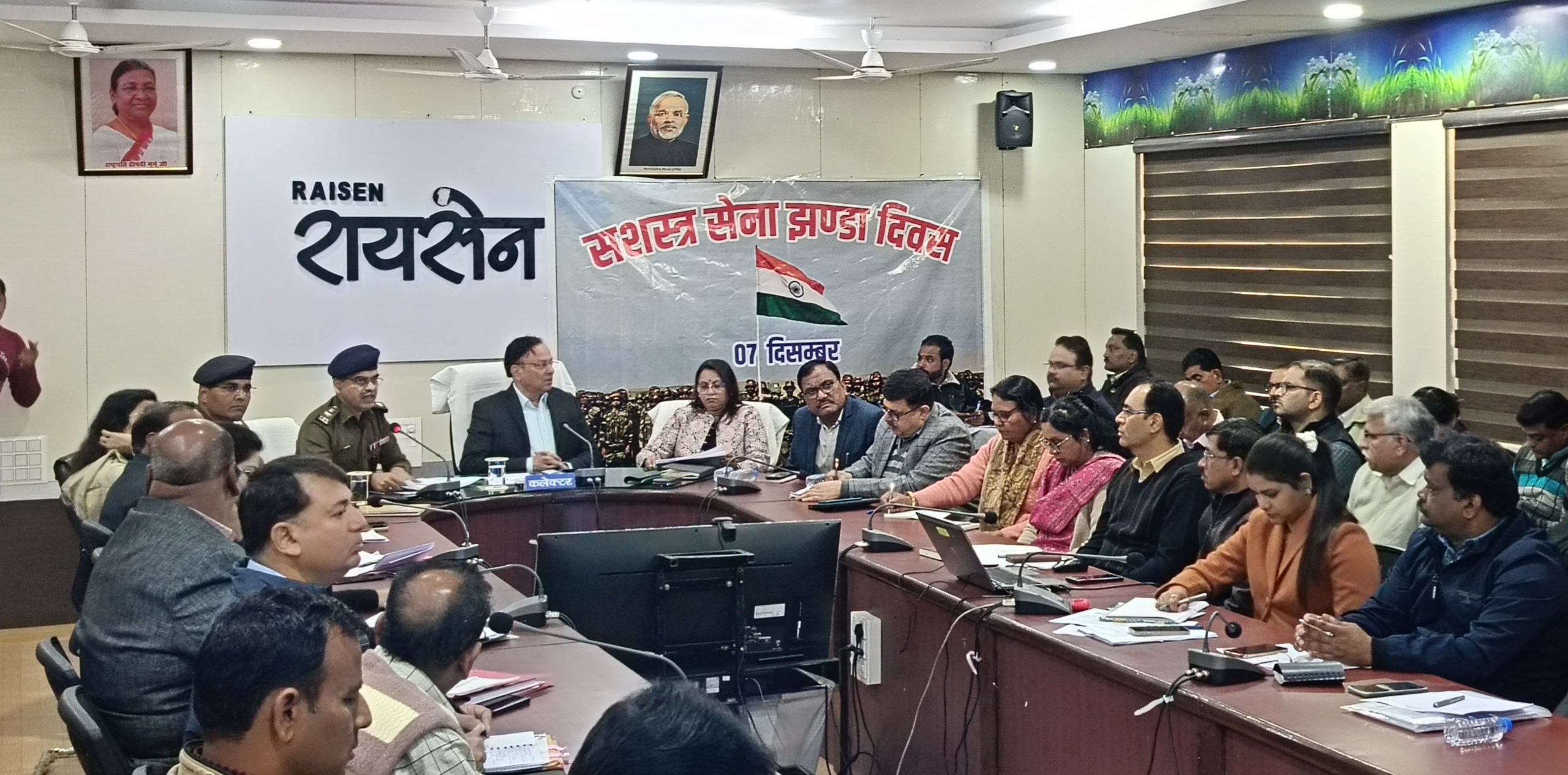 टीएल बैठक में कलेक्टर श्री दुबे ने की सीएम हेल्पलाईन और विभागीय गतिविधियों की समीक्षा