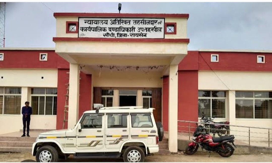 टप्पा तहसील को तहसील का दर्जा देने विधायक को सौंपा ज्ञापन।