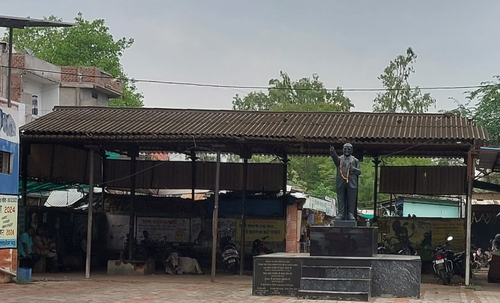 सांची बस स्टैंड का प्रतीक्षालय बदहाल, प्रशासन की अनदेखी से नगर की छवि पर दाग