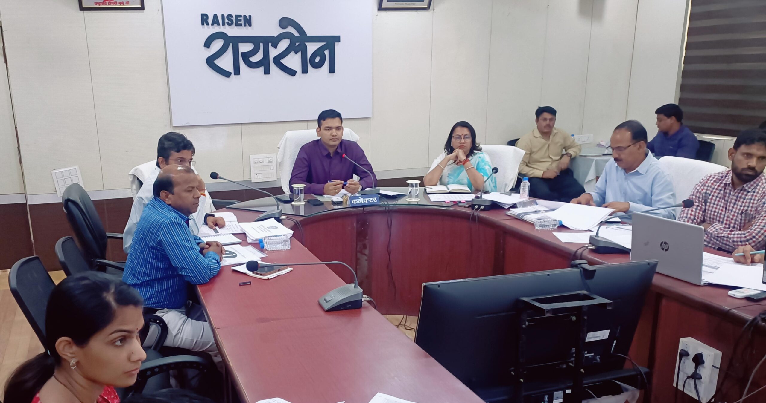 कलेक्टर श्री विश्वकर्मा ने की पंचायत एवं ग्रामीण विकास विभाग की समीक्षा