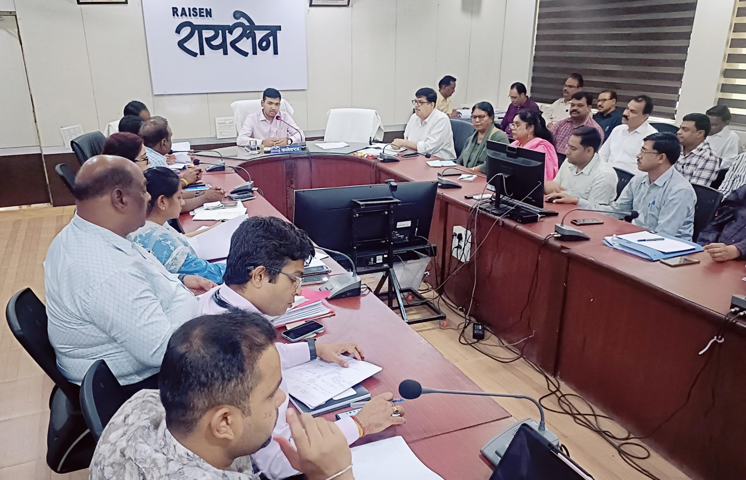 सीएम हेल्पलाईन शिकायतों का समयावधि में अंतिम निराकरण सुनिश्चित कराएं- कलेक्टर श्री विश्वकर्माकलेक्टर श्री विश्वकर्मा ने की सीएम हेल्पलाईन तथा विभागीय गतिविधियों की समीक्षा