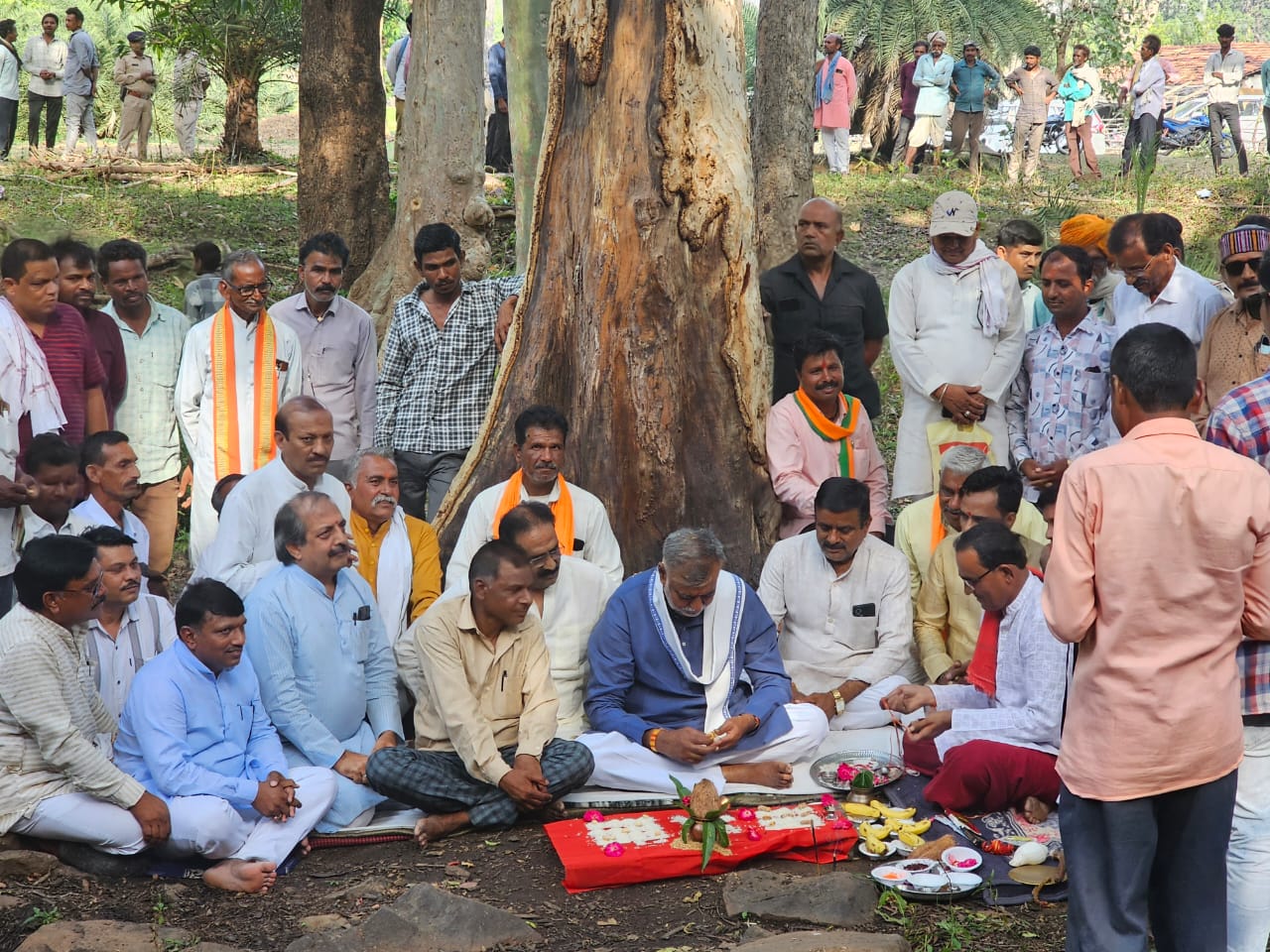 पंचायत एवं ग्रामीण विकास मंत्री श्री पटेल औबेदुल्लागंज जनपद के ग्राम पांझिर में बारना नदी के उद्गम स्थल पर जल गंगा संवर्धन अभियान कार्यक्रम में हुए शामिल
