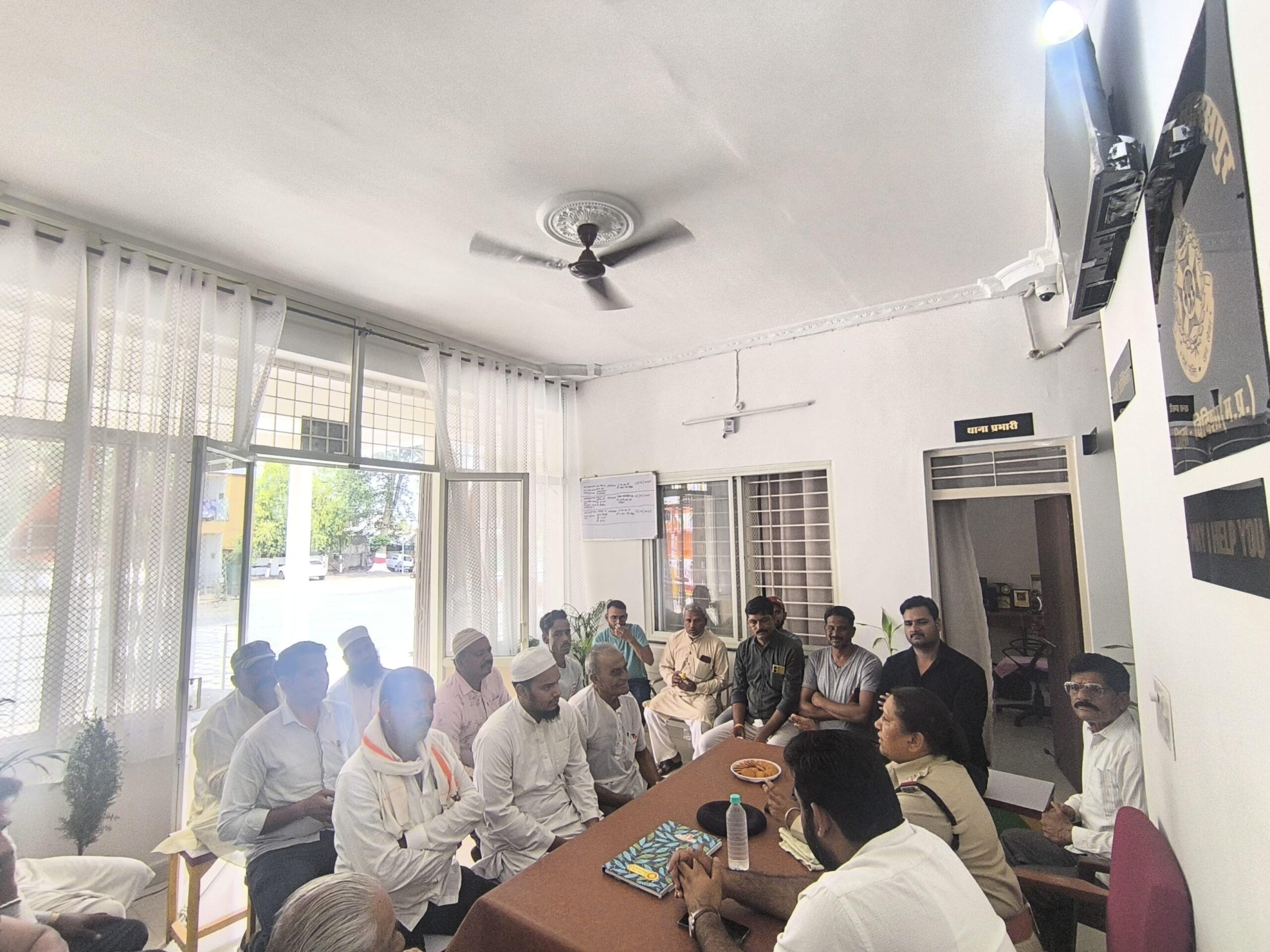 आगामी त्यौहार ईद उल अज़हा को लेकर ग्यारसपुर थाना परिसर में शांति समिति की बैठक