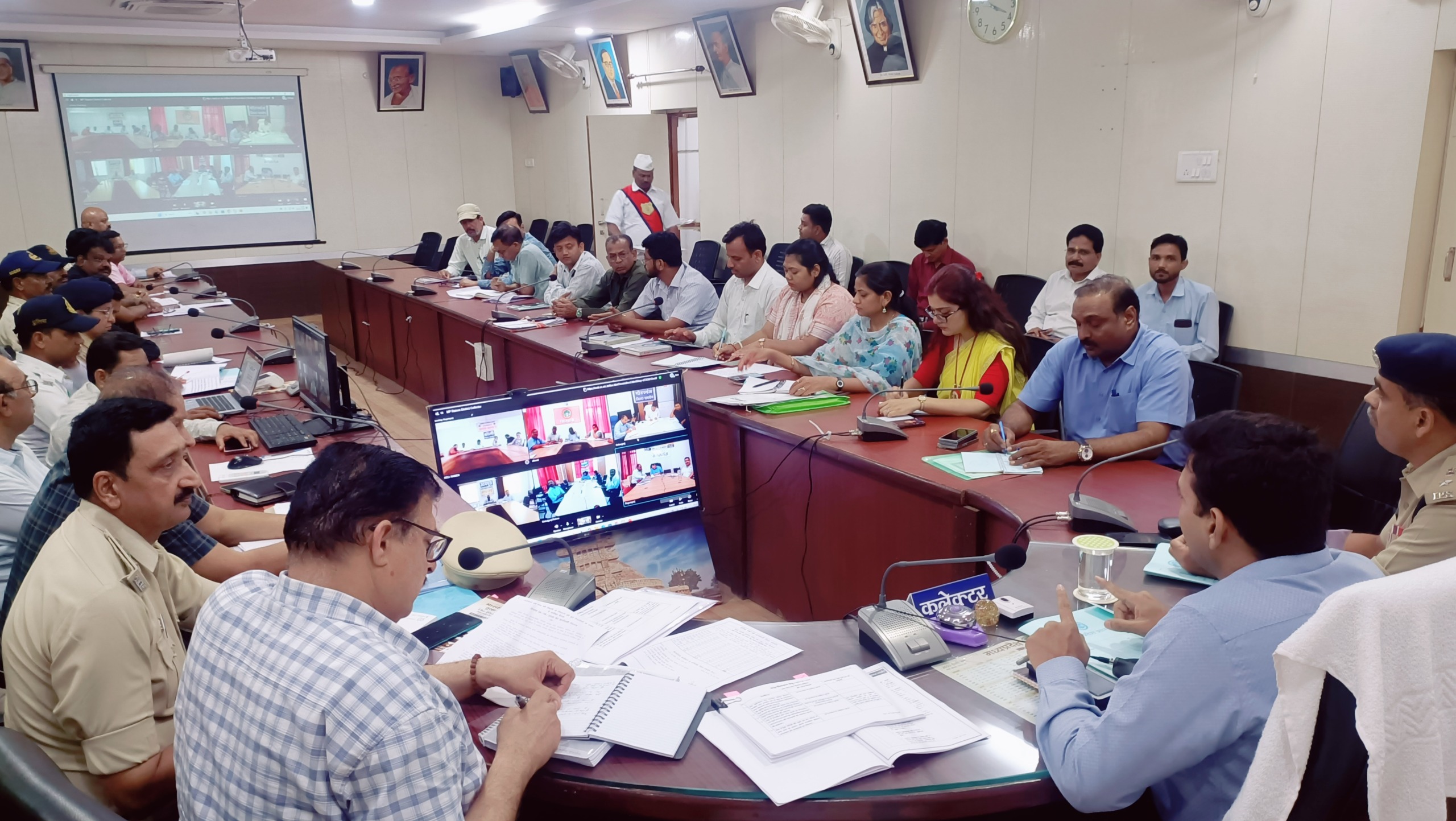 मानसून के दौरान किसी भी अप्रत्याशित स्थिति से निपटने के लिए पूर्ण रखें तैयारी- कलेक्टर श्री विश्वकर्माअति वर्षा और बाढ़ की स्थिति में त्वरित राहत, बचाव कार्य हेतु की जा रही तैयारियों की कलेक्टर ने की समीक्षा