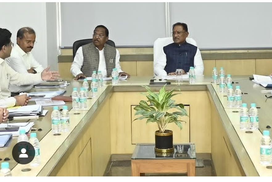छत्तीसगढ़ के मुख्यमंत्री विष्णु देव साय ने आज मंत्रालय महानदी भवन में आदिम जाति विकास, अनुसूचित जाति विकास ,पिछड़ा वर्ग, एवं अल्पसंख्यक विकास विभाग ,के कार्यों की उच्चस्तरीय समीक्षा की ।