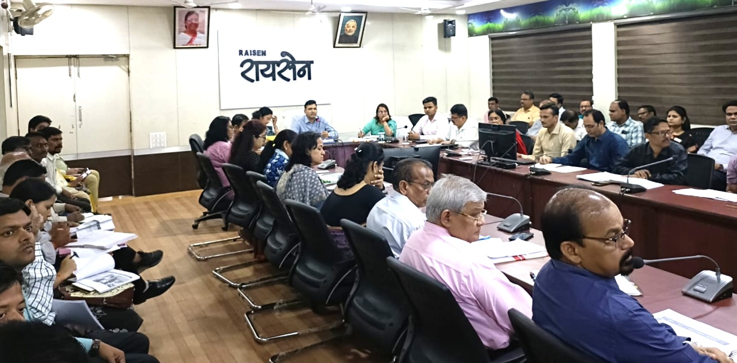 कलेक्टर श्री विश्वकर्मा ने स्कूलों तथा कॉलेज के वाहनों की एक सप्ताह में जांच करने के आरटीओ को दिए निर्देश