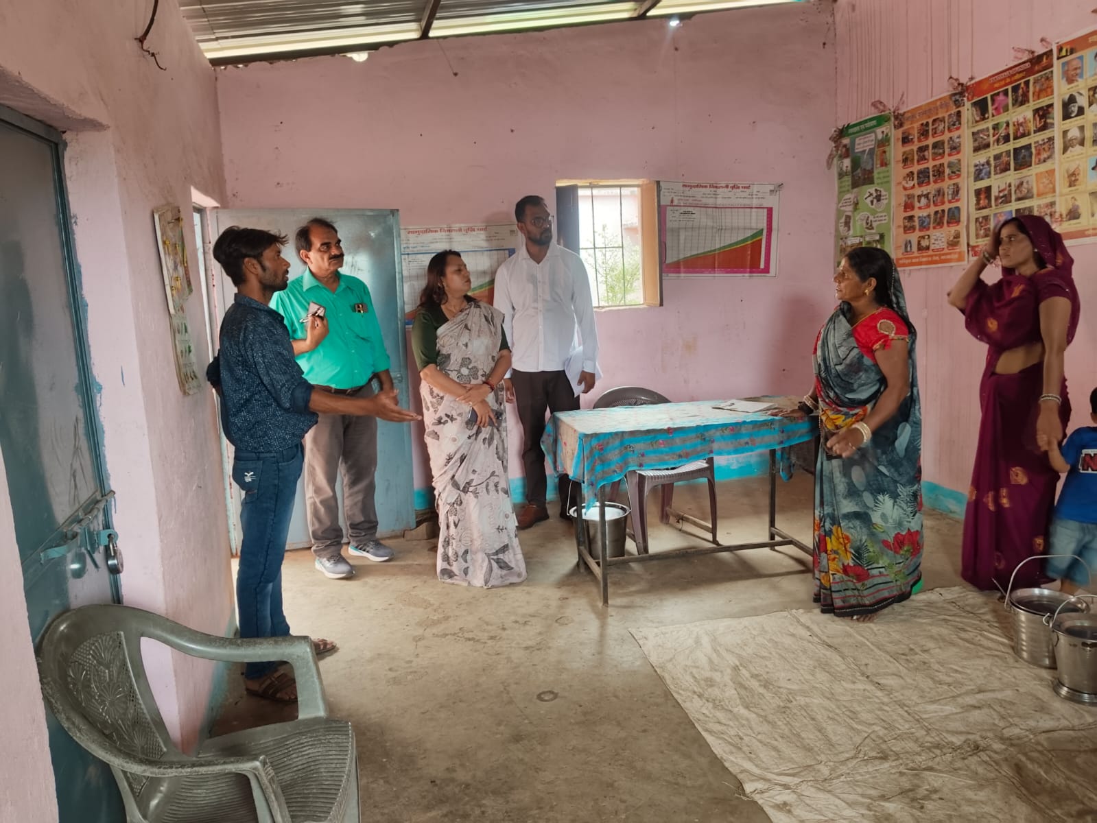 कलेक्टर के निर्देश पर बुधवार को जिला पंचायत सीईओ तथा सभी एसडीएम ने शासकीय स्कूलों का किया निरीक्षण