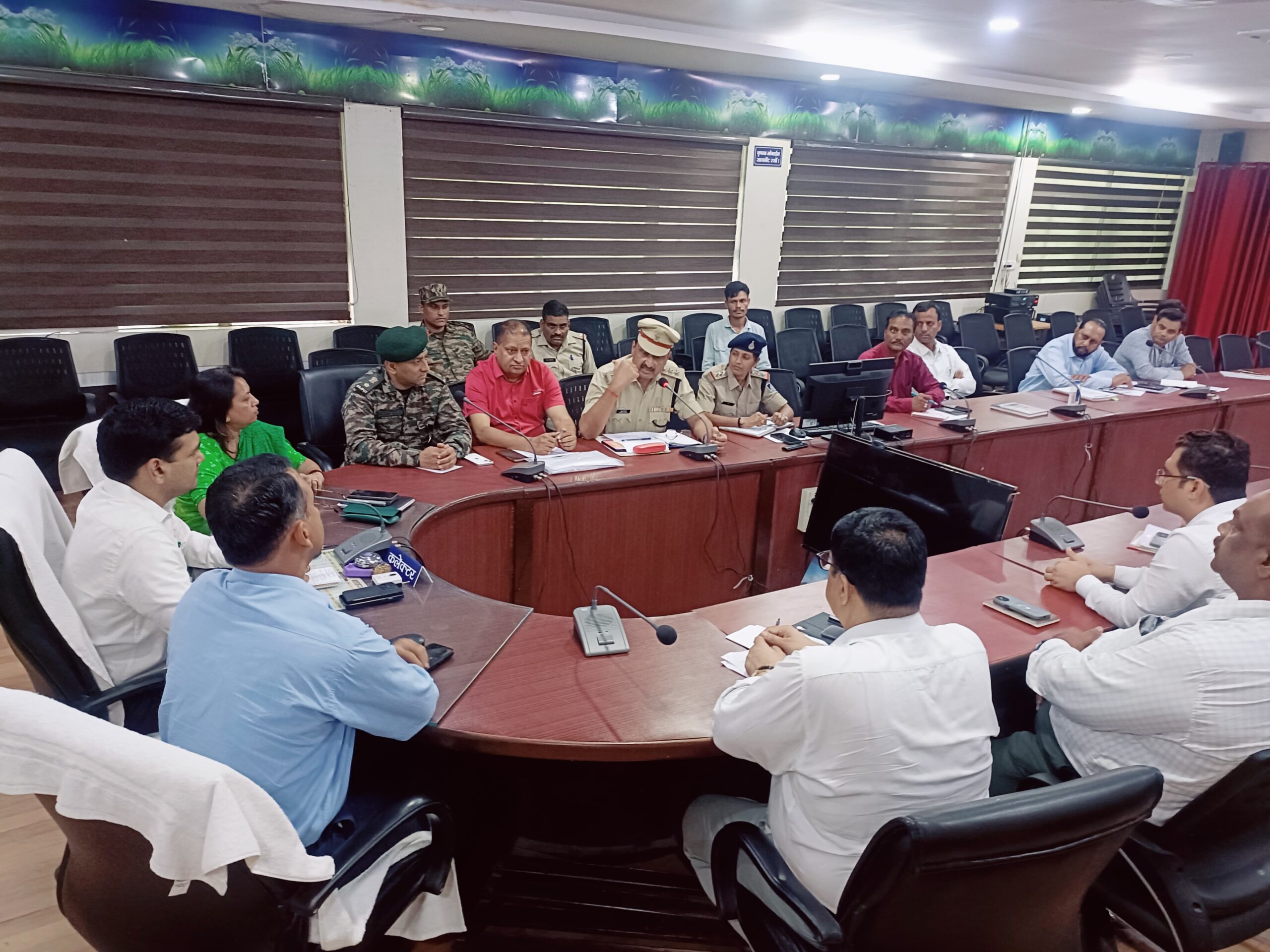 सीएम हेल्पलाईन का समयावधि में अंतिम और संतुष्टिपूर्ण निराकरण कराएं- कलेक्टर श्री विश्वकर्मा