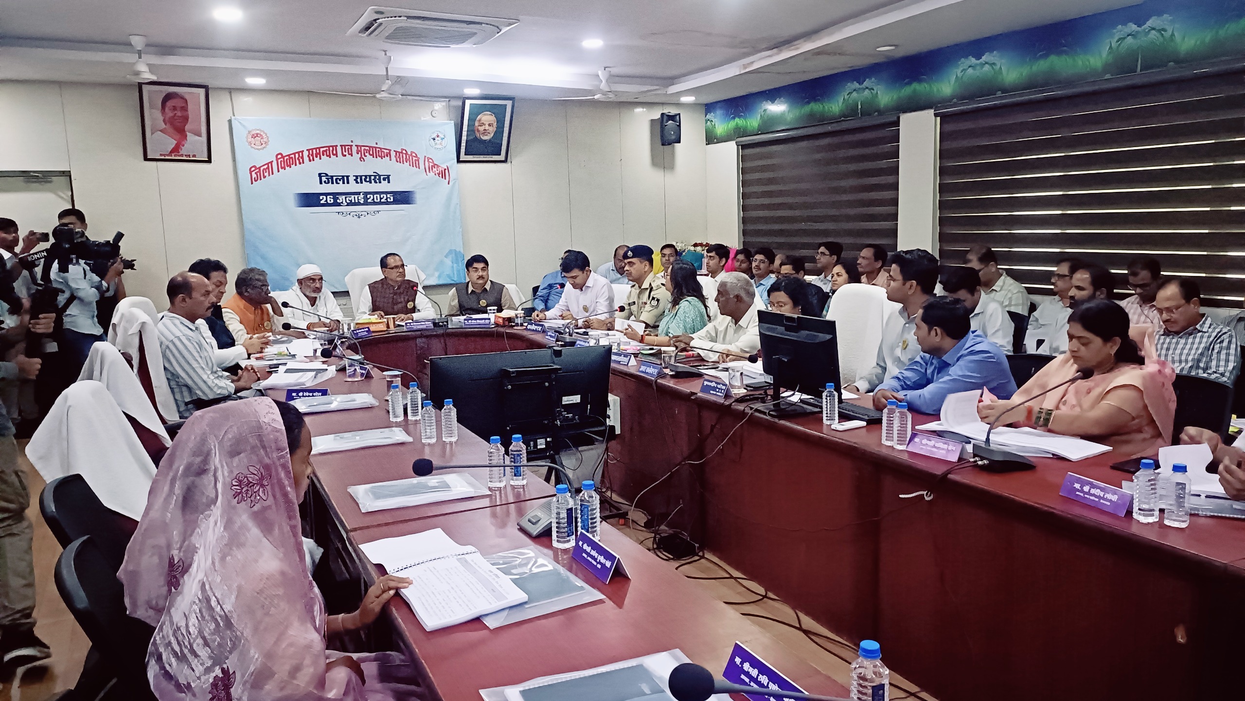 खाद की कालाबाजारी और नकली खाद बेचने वालों के विरूद्ध कठोर से कठोर कार्रवाई करें- केन्द्रीय मंत्री श्री चौहान