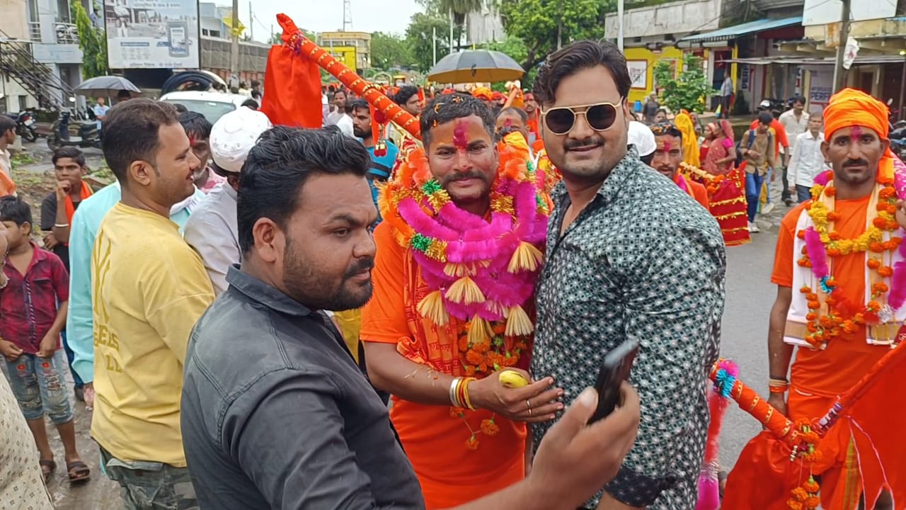 ऑल इंडिया मुस्लिम त्योहार कमेटी ग्यारसपुर ने किया कावड़ यात्रियों का स्वागत