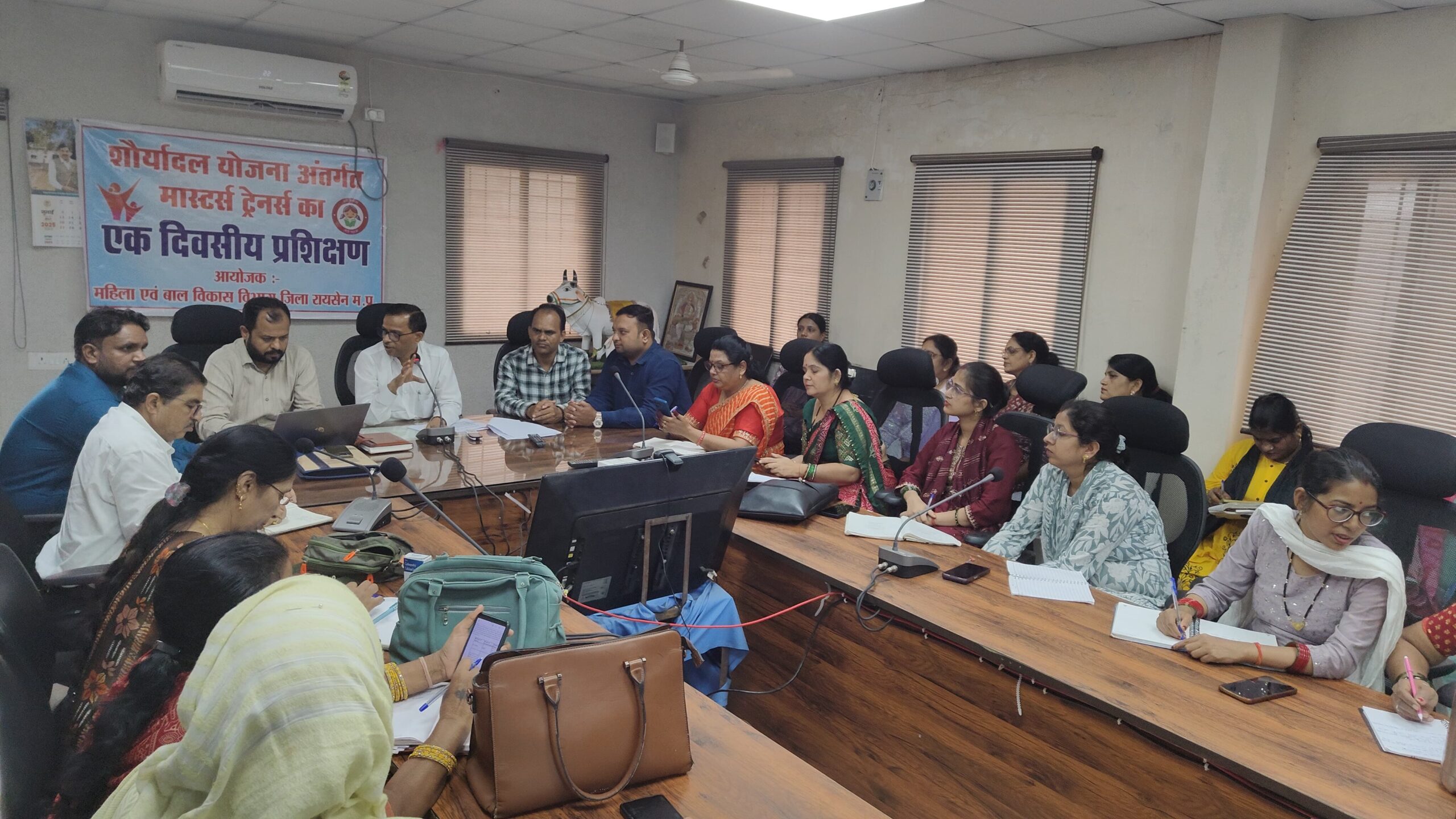 कुपोषण की सही माप हेतु महिला बाल विकास विभाग के अधिकारियों/कर्मचारियों एवं शौर्या दल को दिया गया प्रशिक्षण