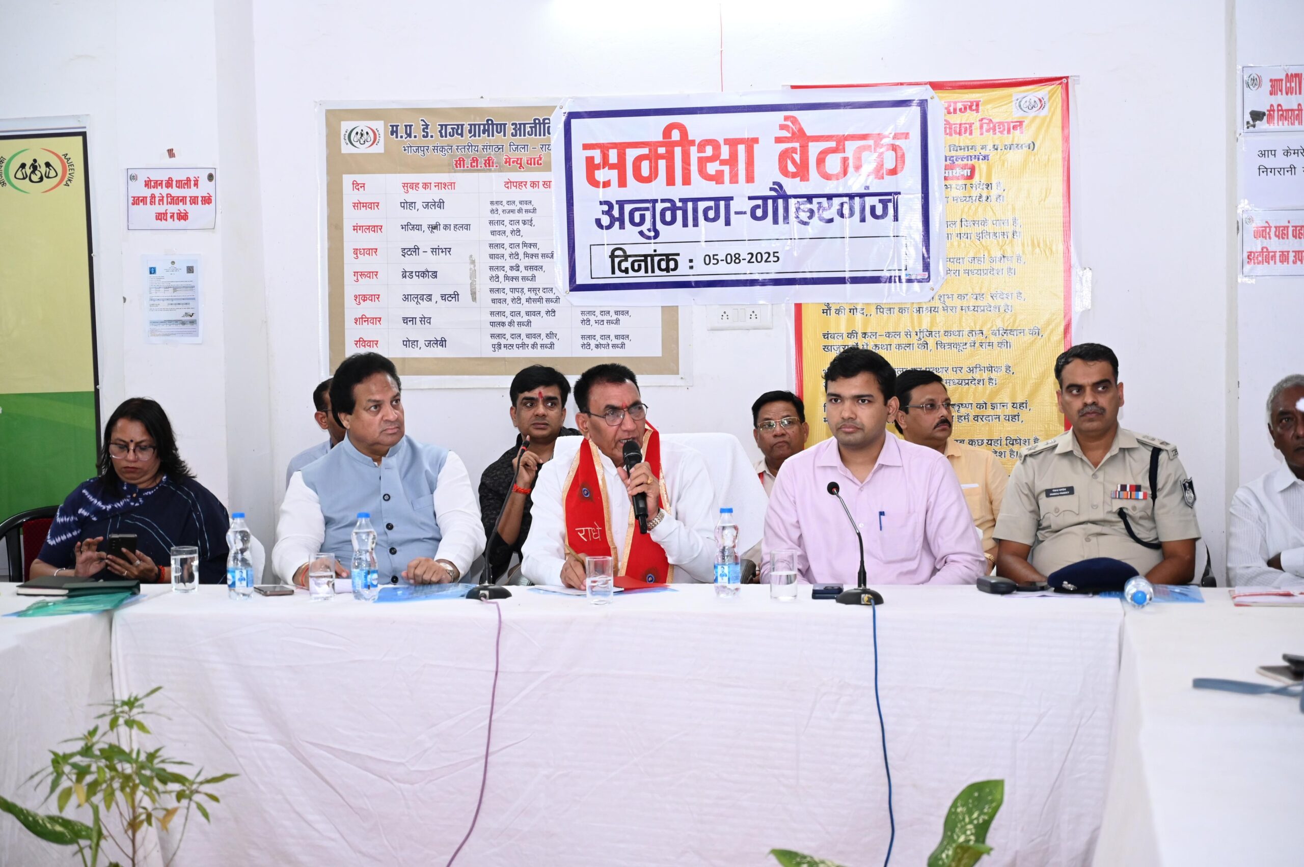 हितग्राहियों को जनकल्याण से जुड़ी योजनाओं का लाभ समय पर और सुगमता से मिले- प्रभारी मंत्री श्री पंवार