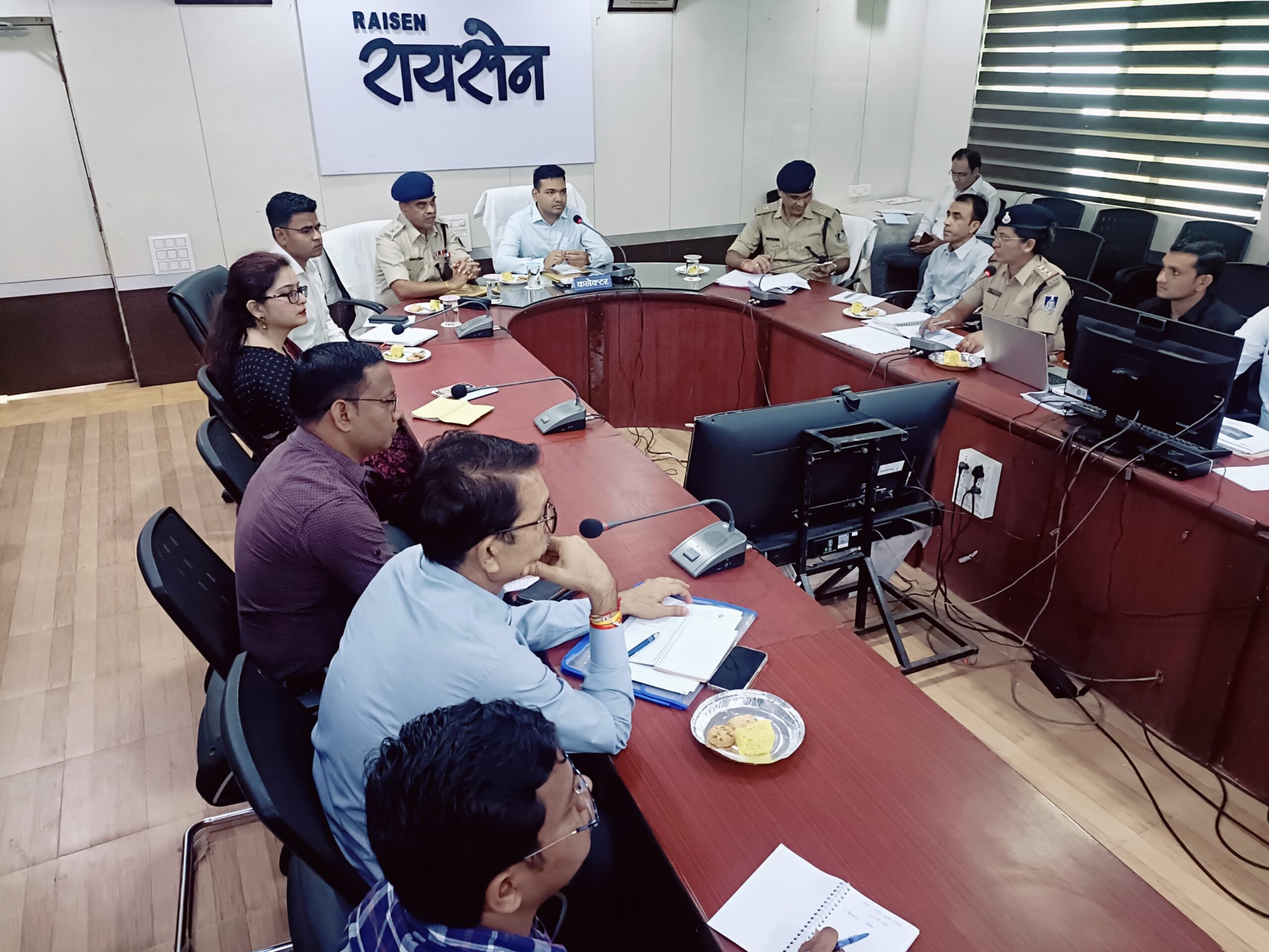 गोल्डन ऑवर” में घायल को अस्पताल पहुंचाने वाले “राह वीर” को मिलेगा 25 हजार का पुरस्कारकलेक्टर श्री विश्वकर्मा ने अधिकारियों को “राहवीर योजना“ के व्यापक प्रचार प्रसार के दिए निर्देश