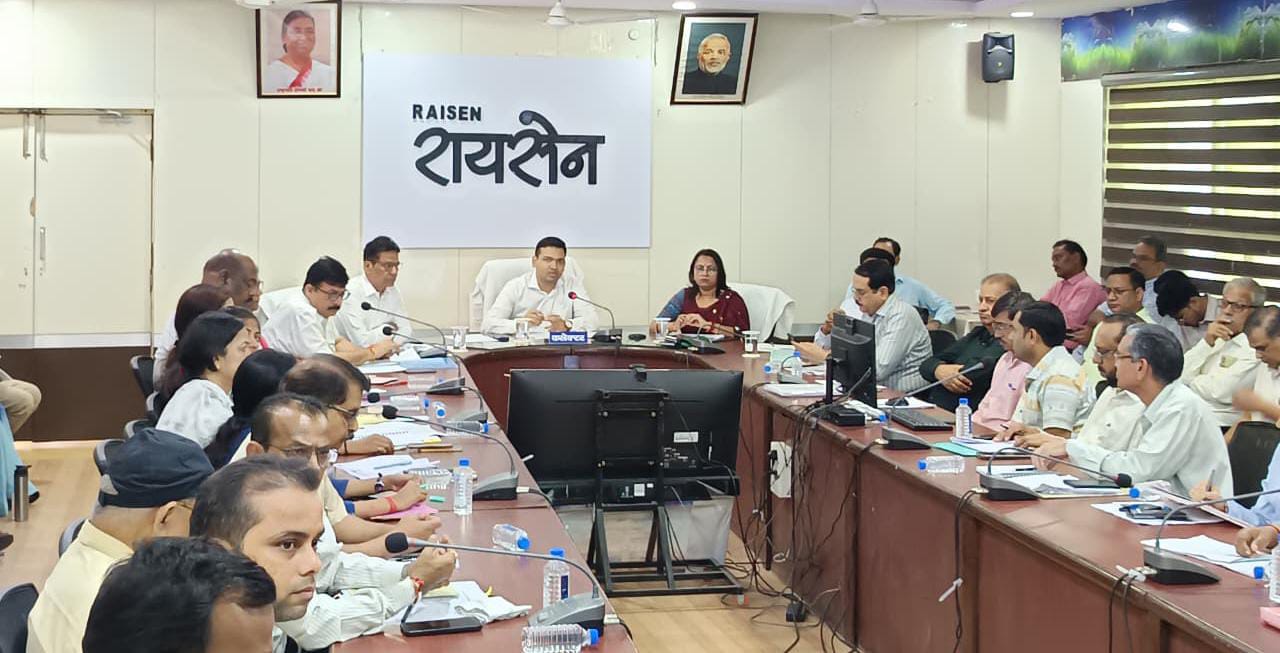 जिला रेडक्रास सोसायटी की बैठक कलेक्टर श्री विश्वकर्मा की अध्यक्षता में सम्पन्न