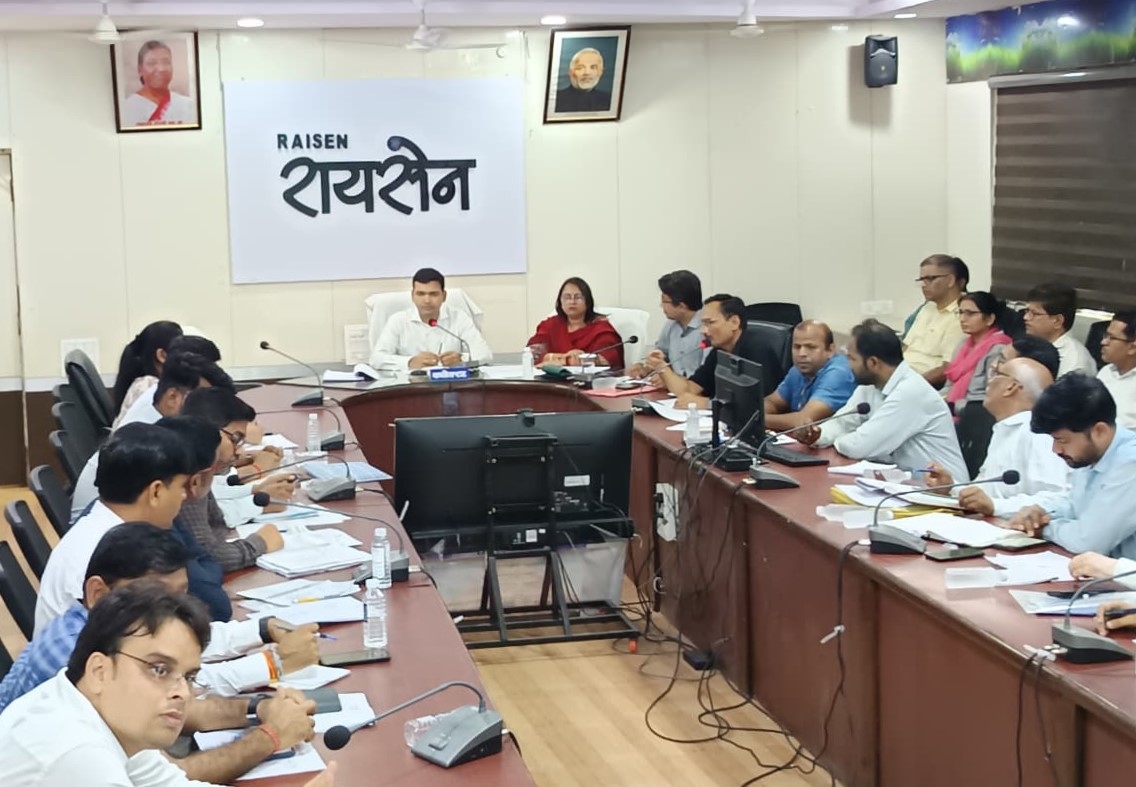 पेयजल एवं स्वच्छता विभाग के अपर सचिव एवं मिशन निदेशक ने की नल जल योजनाओं के कार्यों की समीक्षा