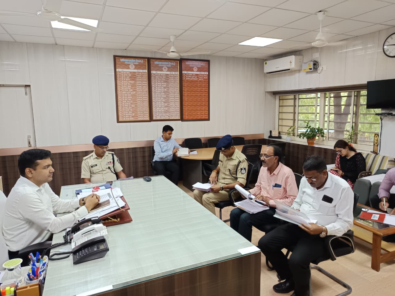 प्रकरणों की जांच में तेजी लाकर पीड़ितों को शीघ्र राहत उपलब्ध कराने के निर्देश