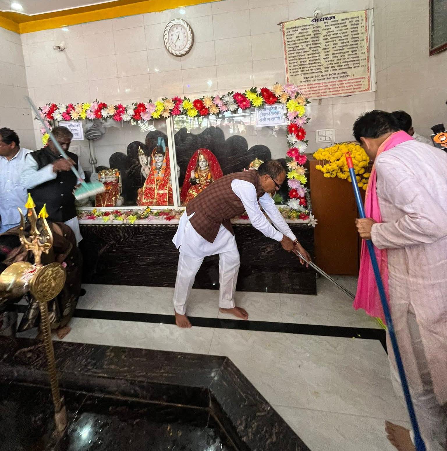 रायसेन में सेवा पखवाड़ा के तहत स्वच्छता कार्यक्रम में शामिल हुए केन्द्रीय कृषि एवं ग्रामीण विकास मंत्री श्री चौहान